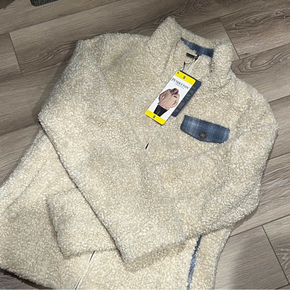 Pendleton Cream Sherpa Jacket with Blue Plaid Lining - Picture 2 of 5